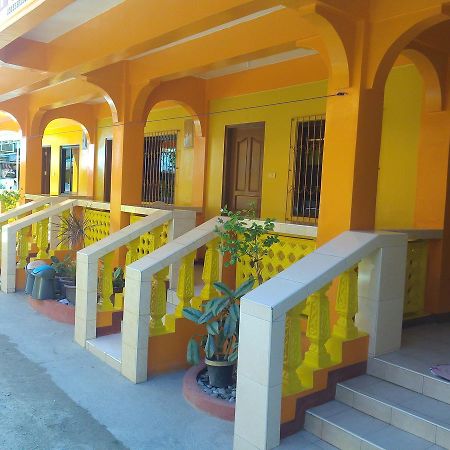 Queen Of Isle Cottages And Restaurant Puerto Galera Exteriör bild