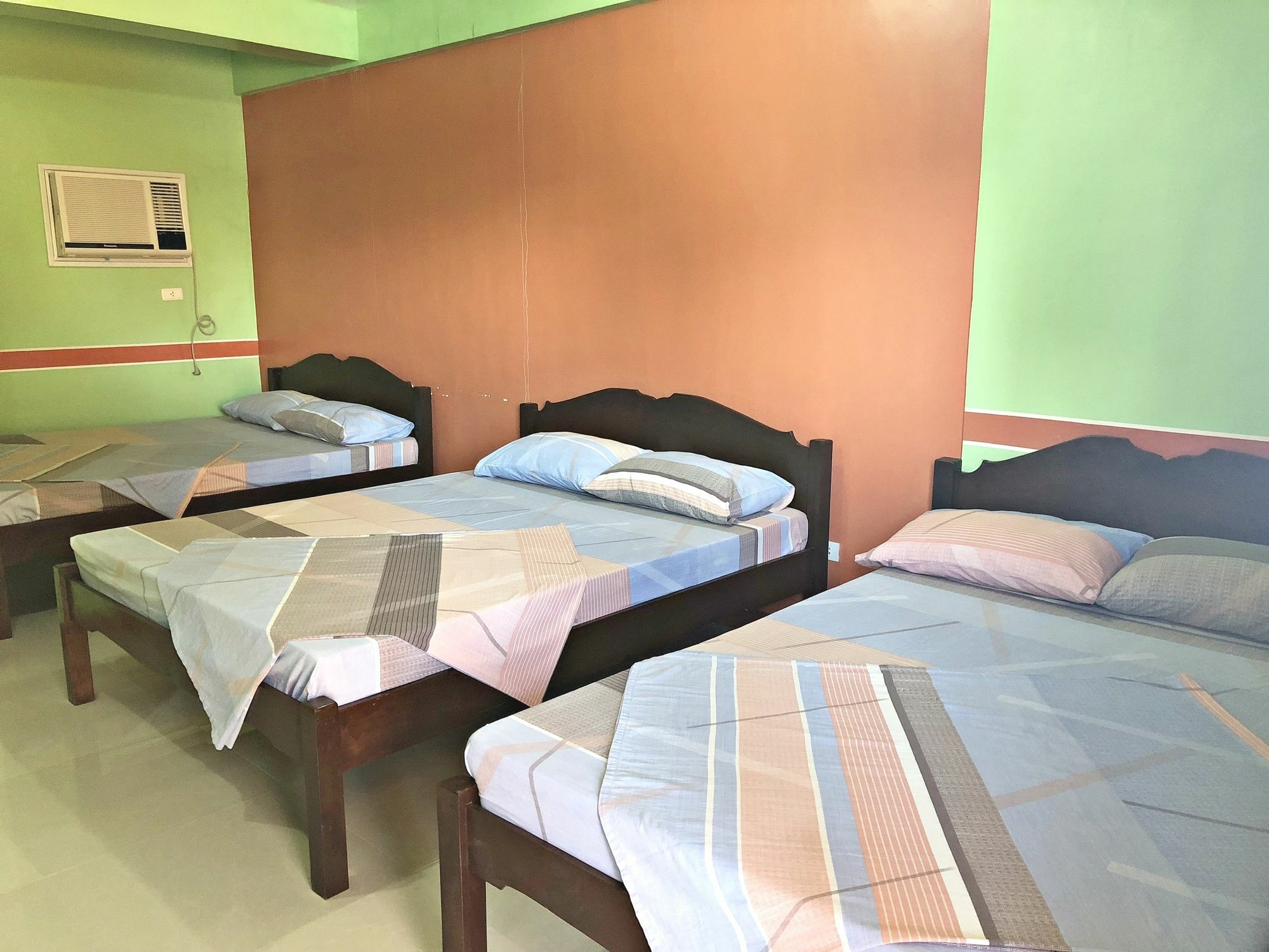 Queen Of Isle Cottages And Restaurant Puerto Galera Exteriör bild