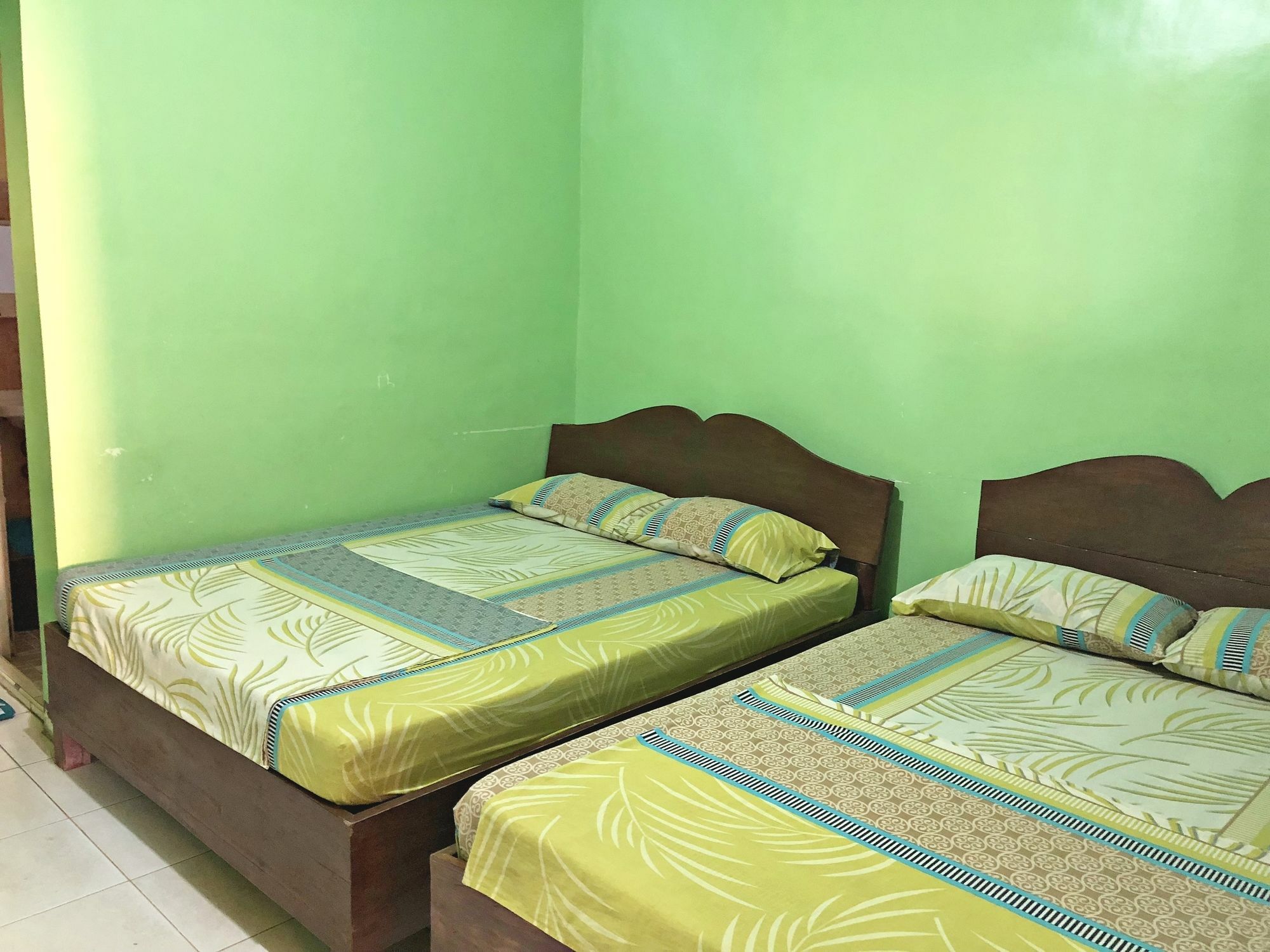 Queen Of Isle Cottages And Restaurant Puerto Galera Exteriör bild
